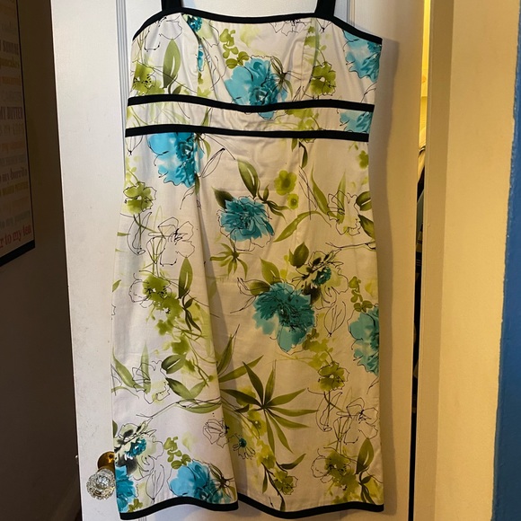 Lori Ann Dresses & Skirts - White Flower Dress